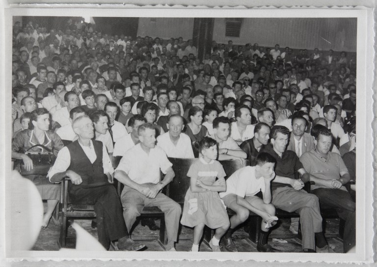 Poggibonsi, 18-19 luglio 1964, XX° anniversario della liberazione e conferimento ad Alcide Cervi della cittadinanza onoraria. Pubblico alla cerimonia
